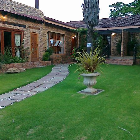Khokha Moya Guesthouse 埃尔默洛 外观 照片