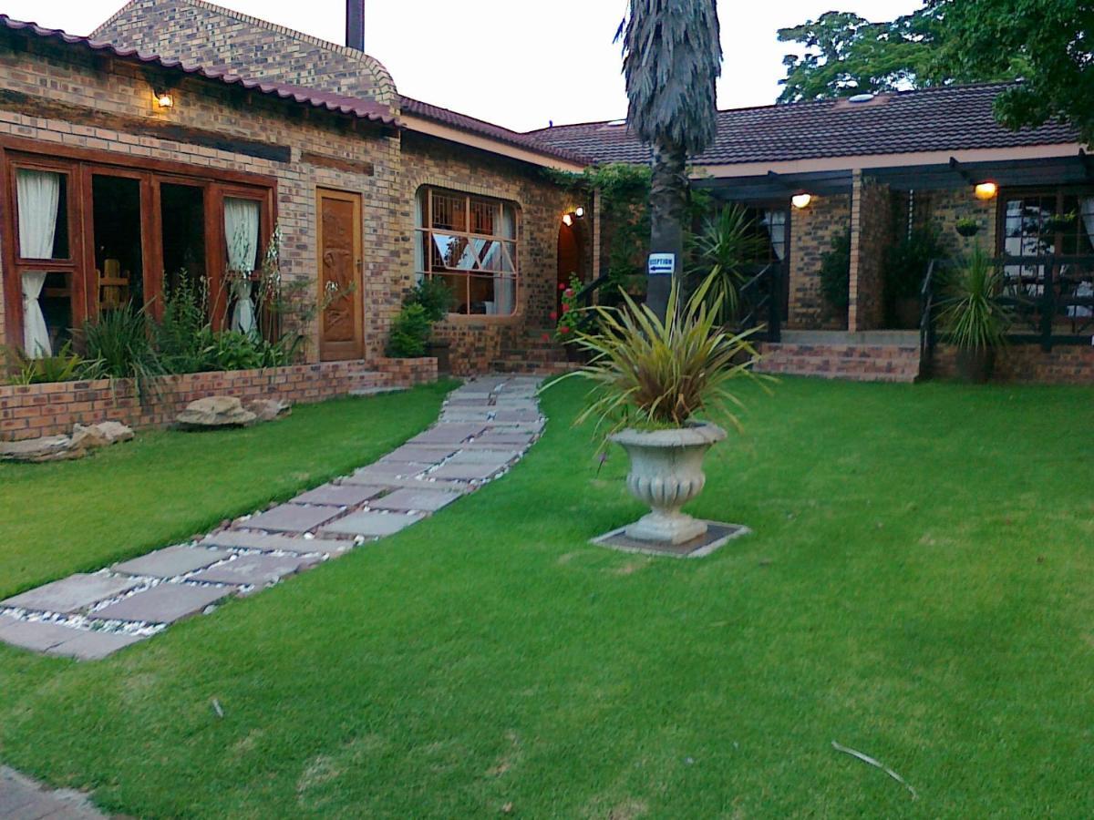 Khokha Moya Guesthouse 埃尔默洛 外观 照片