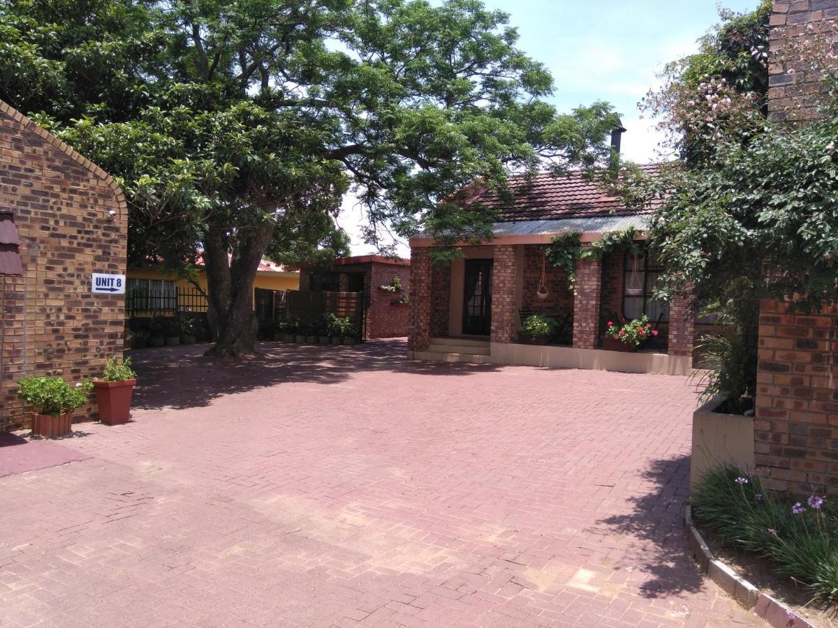 Khokha Moya Guesthouse 埃尔默洛 外观 照片