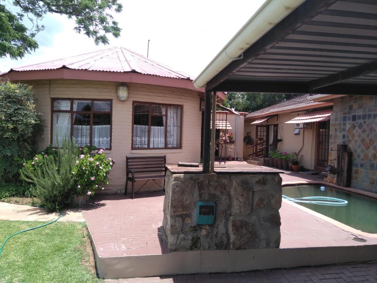Khokha Moya Guesthouse 埃尔默洛 外观 照片